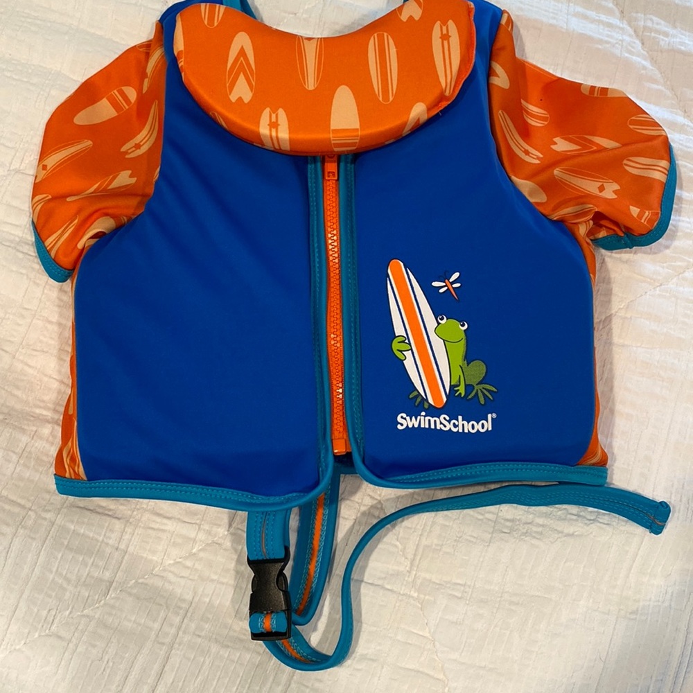 Swim school shirt - 4-6 years old , 50 lbs
